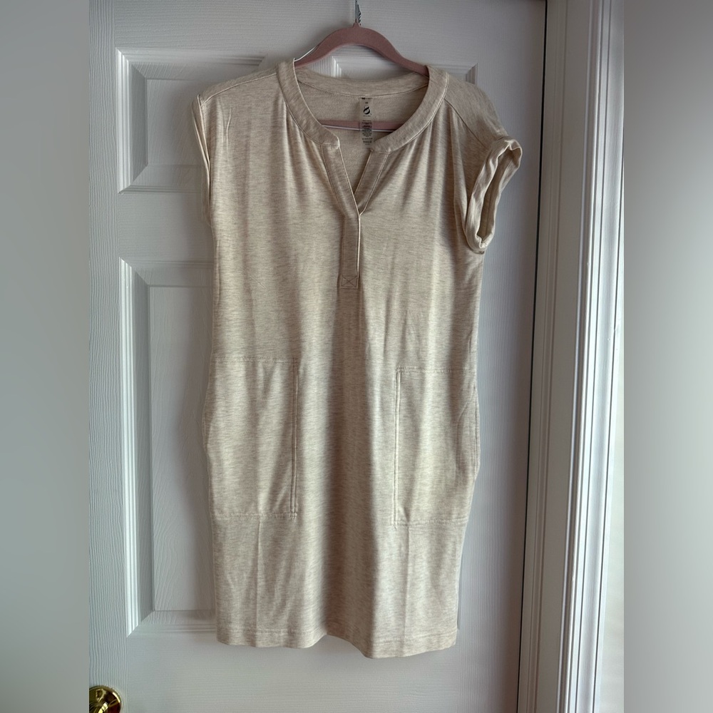 Lou & Grey Signaturesoft Split Neck Pocket Dress in Light Oak Heather New! - Picture 4 of 9